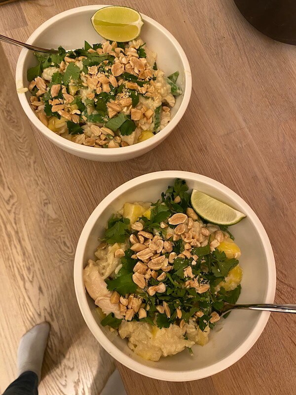  Alt-i-ett panne med kylling og mango